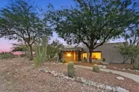 Welcome to the Hokum House! Incredible city and mountain views.