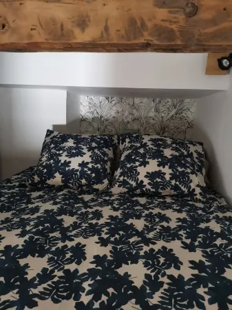 Studio in the ramparts of the village of Le Castellet, 10 minutes from the beach Отели рядом с достопримечательностью «Поль Рикар»