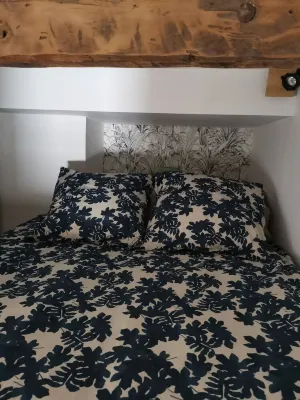 Studio in the ramparts of the village of Le Castellet, 10 minutes from the beach