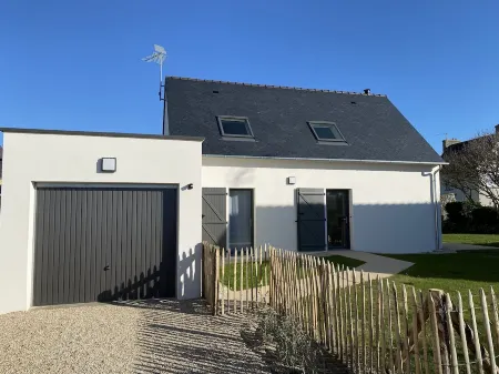 House Gîte 300 m from the beach Отели в г. Пенмарш