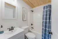 Completely renovated 2 bedroom apartment in quaint Celina