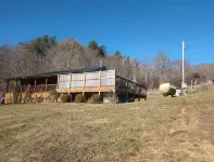 Mountain Log Home w/Open Floor Plan & Mountain Views