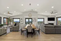 5 Bedroom HILLTOP Modern Breathtaking 360 degree VIEWS Heated Pool Spa Sleeps 16