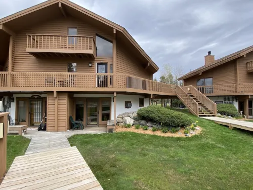 Steps away from ski, golf, and pool - Newly renovated condo
