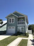 Modern 2B Carriage House 300' from the beach, walk to restaurants, sleeps 4 - 4-Star
