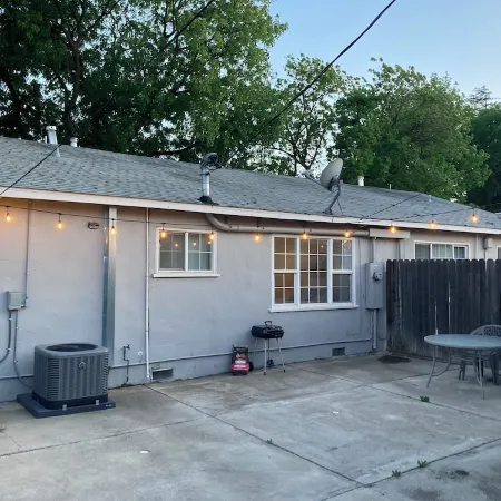 Charming Bright Home Near Dr Hospital & Shopping - Extra Comfy Beds and Couch