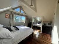 Hiker’s Paradise! Heated Pool, fire pits, and views