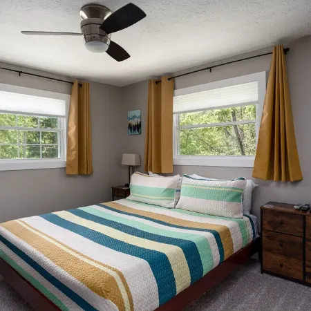 Mountain Retreat Near Pisgah Forest & down Town. Pet Friendly & Game Room! Отели в г. Бревард