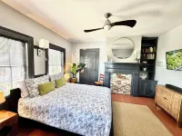 Delightful Downtown Mystic Studio!