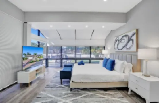 6BR Modern Waterfront Villa Heated Pool Gameroom
