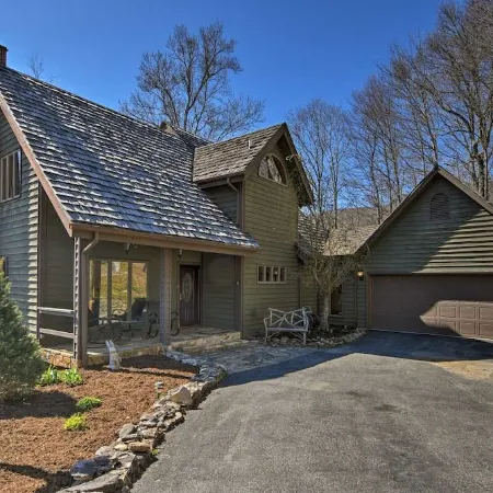 Beautiful Cabin - Hot Tub & Mtn views - 2 min to Banner Elk & 10 min to ski!