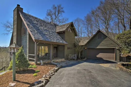 Beautiful Cabin - Hot Tub & Mtn views - 2 min to Banner Elk & 10 min to ski!