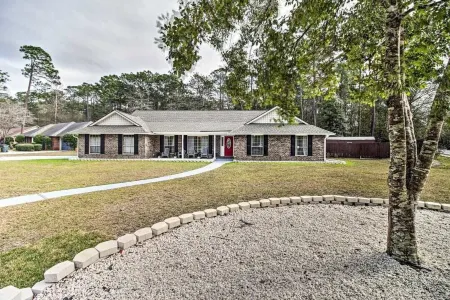 LUXURY GETAWAY, 4 BR, 2.5 BATH, NEAR FT. STEWART