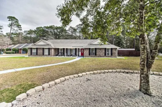 LUXURY GETAWAY, 4 BR, 2.5 BATH, NEAR FT. STEWART