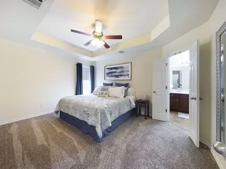 Quiet Private Home located 10 min to Kyle Field with great access to everything.