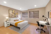 Cozy Downtown 2BD Bellevue Condo Free Parking