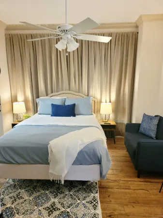 Well-equipped 3BR/3BA with large common space in the heart of Historic Downtown