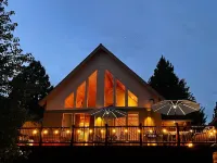 Cozy renovated Running Y Chalet  w Deck, Grill, Hot tub & Resort amenities.