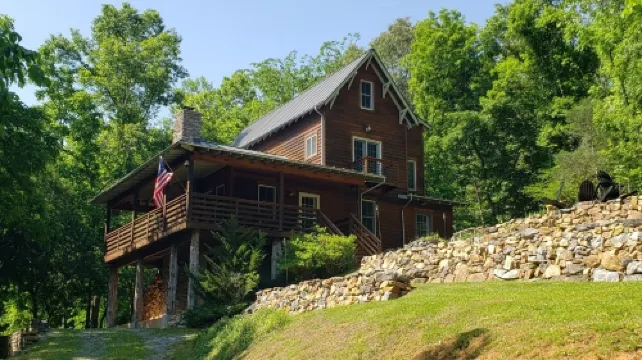 Cozy Creekside Retreat w/ Fire Pit & Game Room Near Historic Lexington, VA