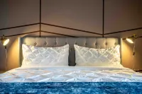 Classy| Mins to DC| Gym l Pool l |Work Space