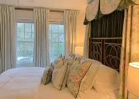 Coastal Comfort Near Shem Creek & Beaches – Walkable Location!