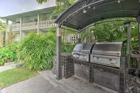 Paradise Private Unit, Ocean View, Queen Bed, Downtown Kona Отели рядом с достопримечательностью «Маниниауоли Бич»