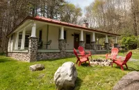 The Lehigh Cottage - Pocono Mountains get-away with gorgeous private waterfall! - 4-stjärniga