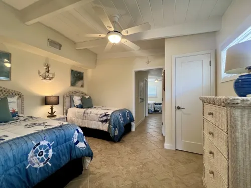 Discount! Beautiful Home, Dock, Cabana Club Membership, Pool, Beach!