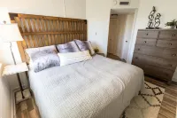 2 Bedroom Mountaintop Condo with Indoor and Outdoor Pools
