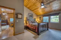 Moose Lodge-Toccoa River HotTub-Sleep 8. Beautiful North Georgia Mountains 차타후치-오코니 국유림 주변 호텔