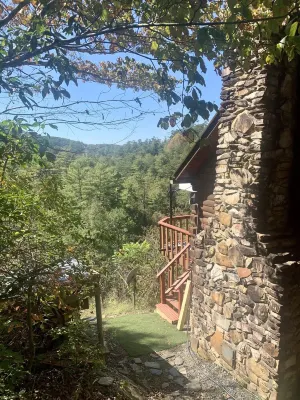 Private Mountain View cabin on 5 acres, great patio with creek below back patio.