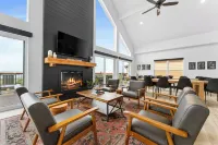 NEW! LAZY RIVER+Pools+Hot Tub+Game Rm+Theater Rm+Arcade, LAKE Views, Sleeps 22