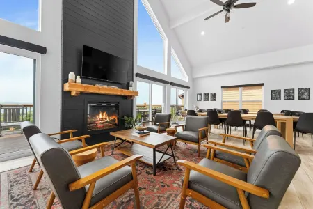 NEW! LAZY RIVER+Pools+Hot Tub+Game Rm+Theater Rm+Arcade, LAKE Views, Sleeps 22