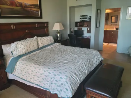 Remodeled condo with fabulous views in exclusive gated community. Отели рядом с достопримечательностью «Обсерватория Ранчо Мираж Лайбрари &»