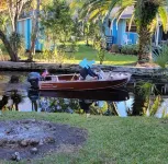 Charming Waterfront Canal Home in beautiful Old Homosassa! 5 Kayaks, Dock, Bikes