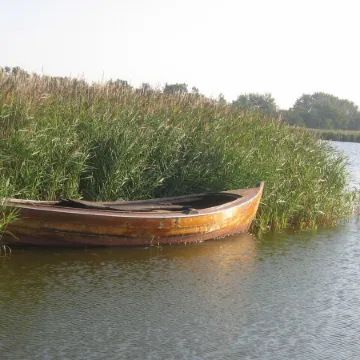 Vacation apartment in a thatched house, directly on the beach for 2-4 people