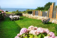Quiet house facing the sea Hotels in Plougasnou