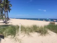 UNIT 2 VILLA BETTINA , 200 steps to beautiful beach , downtown, restaurants