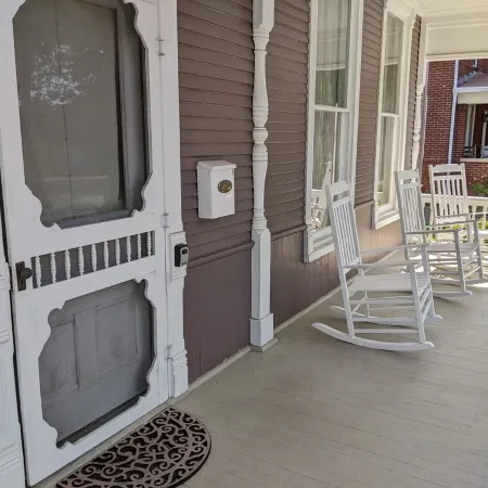 Historic Victorian Home near UNA and Downtown