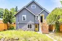 Charming 3-Bedroom Craftsman Cottage Near Downtown Seattle & Light Rail Hotels in Columbia City