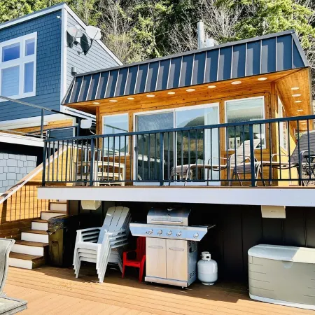 Dreamlike Lakefront Cabin on Lake Sutherland