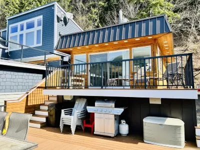 Dreamlike Lakefront Cabin on Lake Sutherland 크레스켄트 호 주변 호텔