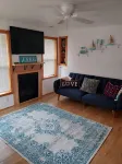 Quaint Cottage with lake access.<br>