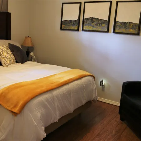 Cozy Updated Townhouse with Private Deck and Mountain Views