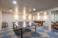 Skiers private retreat- sauna, fireplaces, hot tub