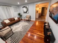 Charming 2-bedroom apartment in nice Sharon with WiFi, AC near Gillette Stadium Hotels in Sharon