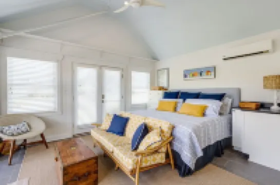 Home on Jackson Creek Home w/kayaks, bike, dock. Available guest cottage extra.