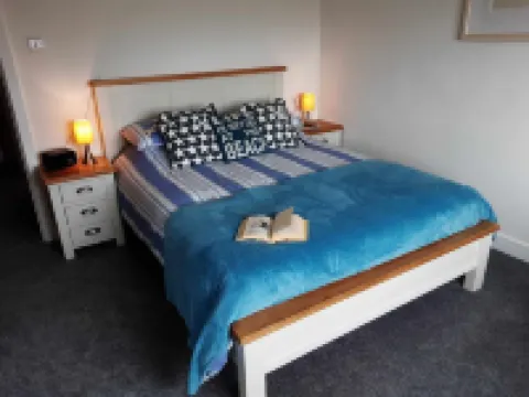 Uninterrupted spectacular views over the Camel Estuary and ocean.