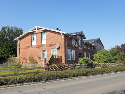 Ferienwohnung in Alleinnutzung mit Garten und Teich, Nähe Sankt Peter Ording Hotels in der Nähe von Großsteingrab Süderholm