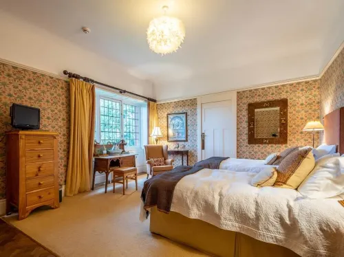 Gorgeous Arts & Craft period house with 8 ensuite bedrooms